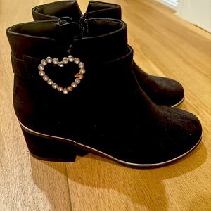 Girl’s boots